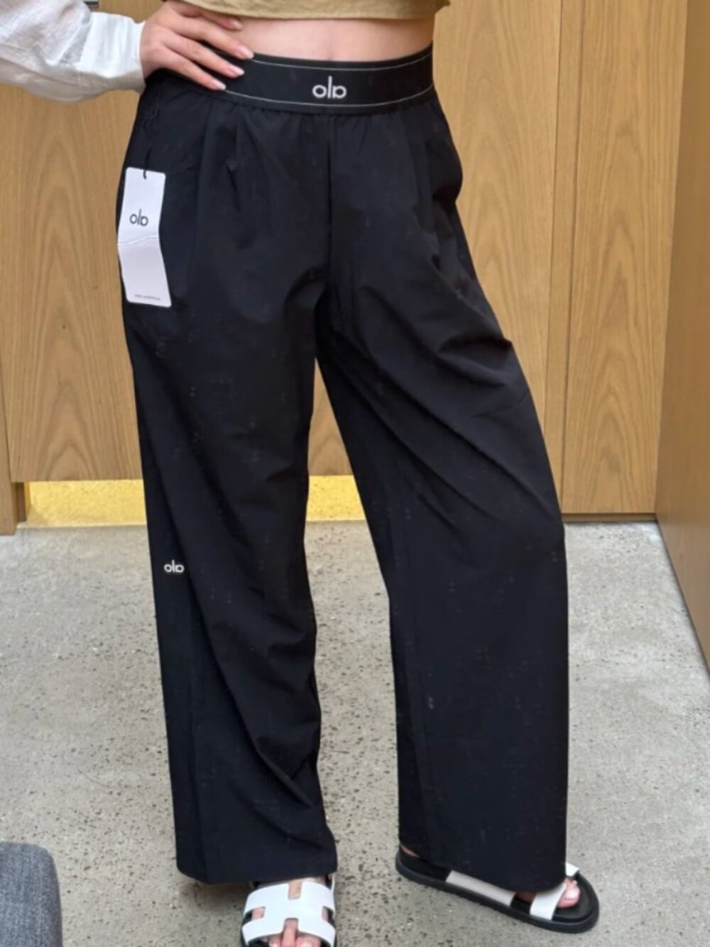 Brand new ALO Yoga🌃Suit Up Trouser Black Wide-Leg Performance Pants